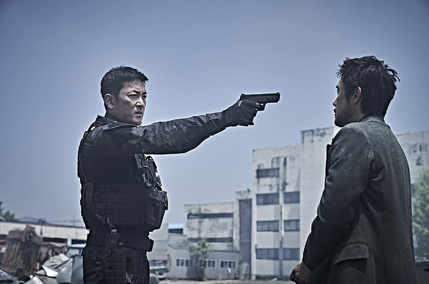 Lee Byung-hun y Jung-Woo Ha en alerta-roja-2019