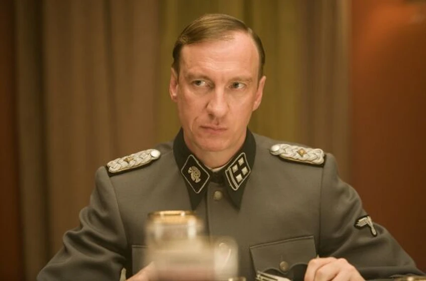 David Thewlis en el-nino-con-el-pijama-de-rayas