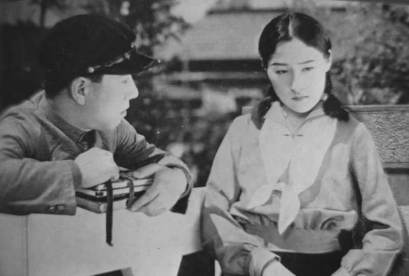 Yumeko Aizome y Akio Isono en nuestra-vecina-la-senorita-yae
