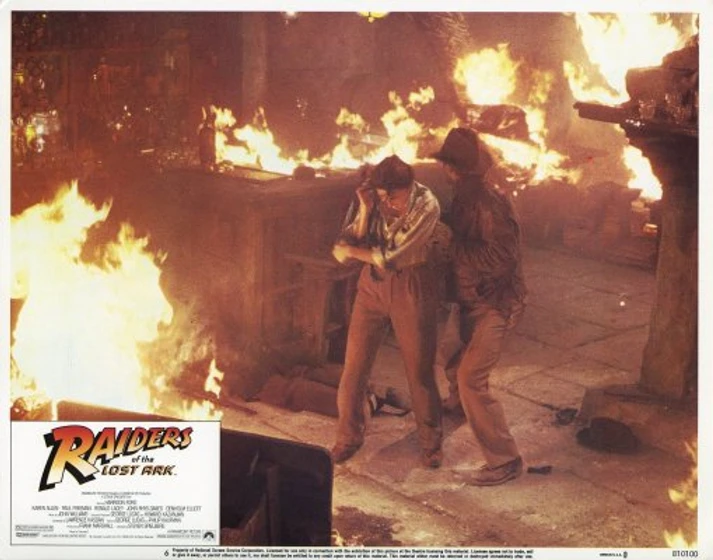 Harrison Ford y Karen Allen en indiana-jones-en-busca-del-arca-perdida