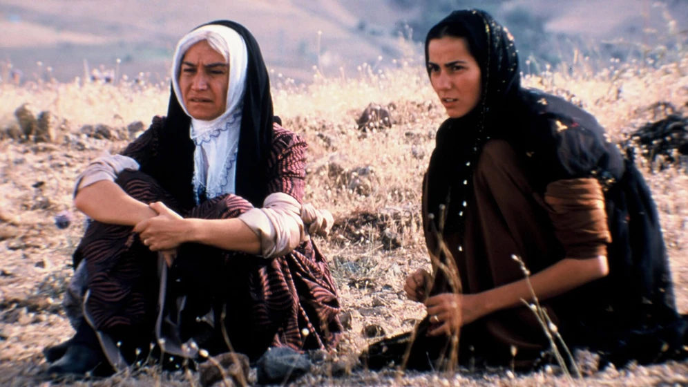 Demet Akbag y Zeynep Tokuş en vizontele-tuuba