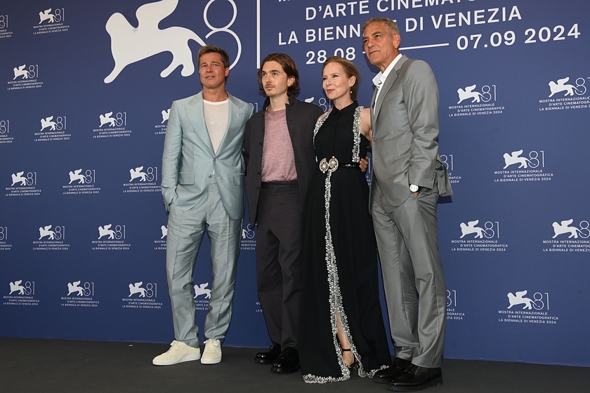 Brad Pitt, George Clooney, Amy Ryan y Austin Abrams en Wolfs (Festival de Venezia. Septiembre 2024)
