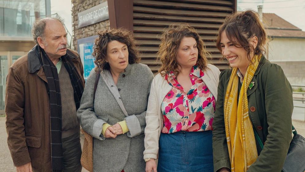 Jean-Pierre Darroussin, Noémie Lvovsky, Sophie Guillemin y Izïa Higelin en juliette-en-primavera