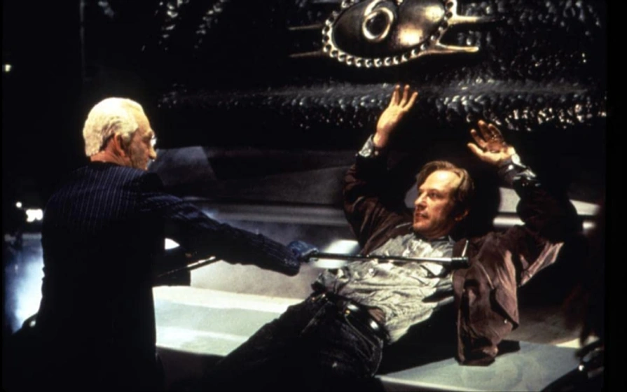 Ted Levine y Robert Englund en Alianza Macabra