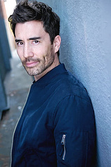 picture of actor Andrew Roach