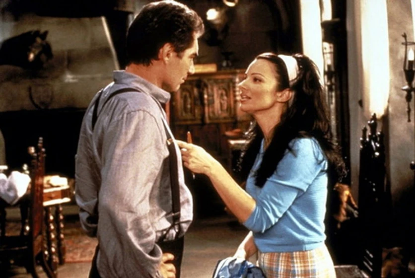 Timothy Dalton y Fran Drescher en La Niñera y el Presidente