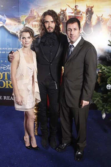 Adam Sandler, Keri Russell y Russell Brand en mas-alla-de-los-suenos-2008 (Premiere en Reino Unido. Diciembre 2008)