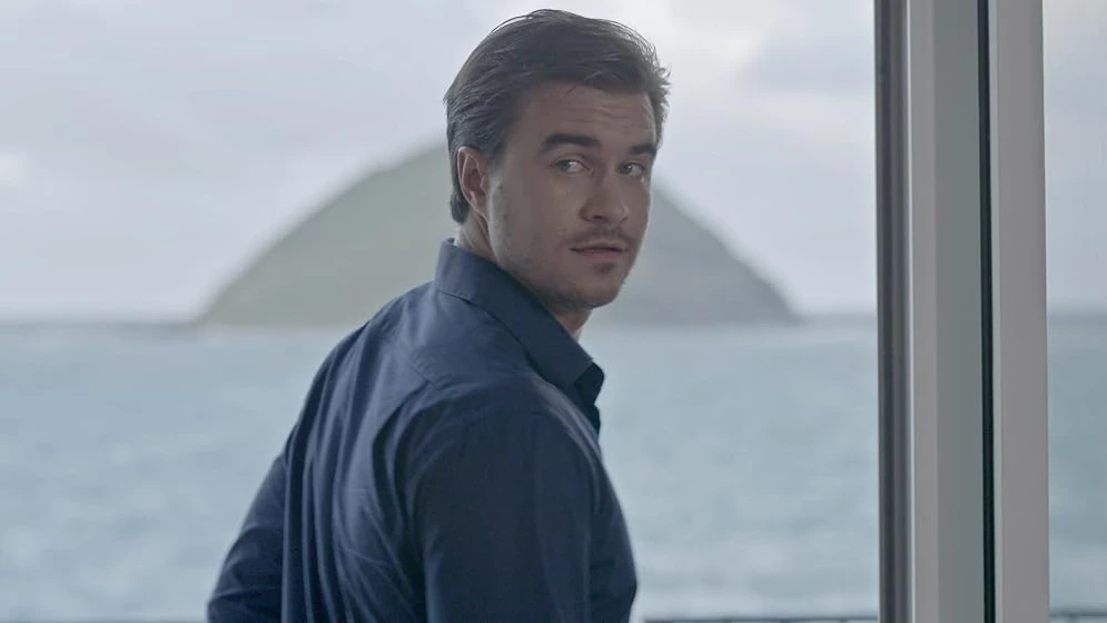 Rob Mayes en un-matrimonio-peligroso