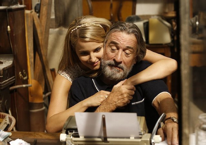Robert De Niro y Dianna Agron en Malavita