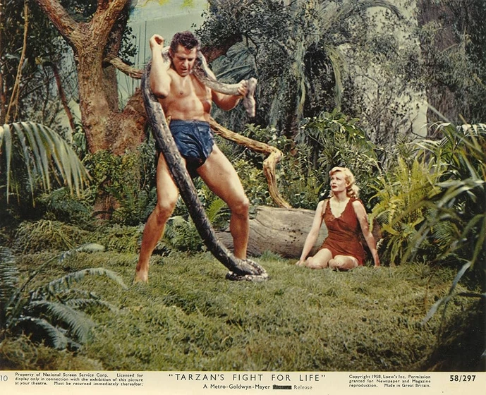 Gordon Scott [I] y Eve Brent en tarzan-lucha-por-su-vida