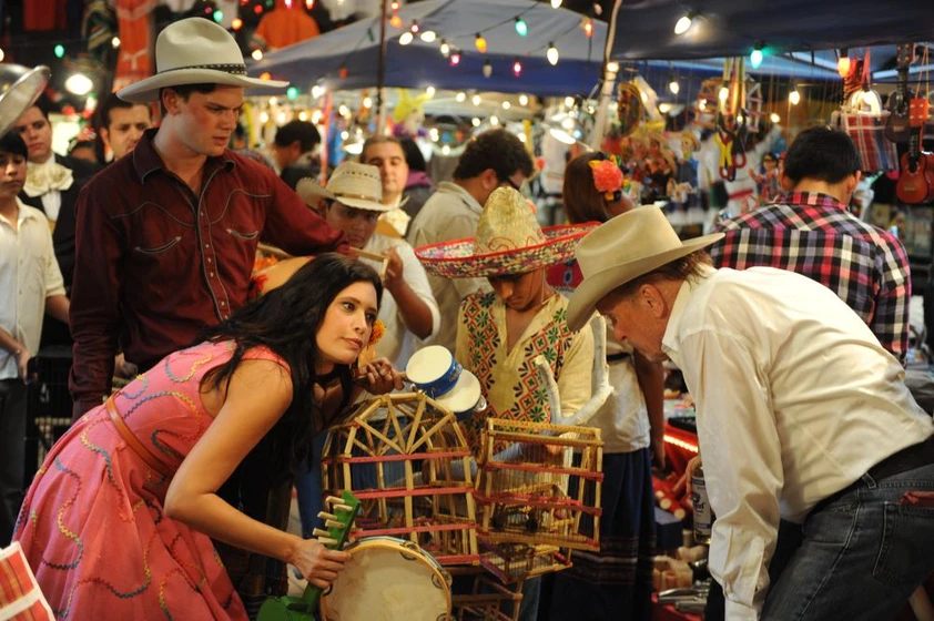 Robert Duvall, Angie Cepeda y Jeremy Irvine en una-noche-en-el-viejo-mexico