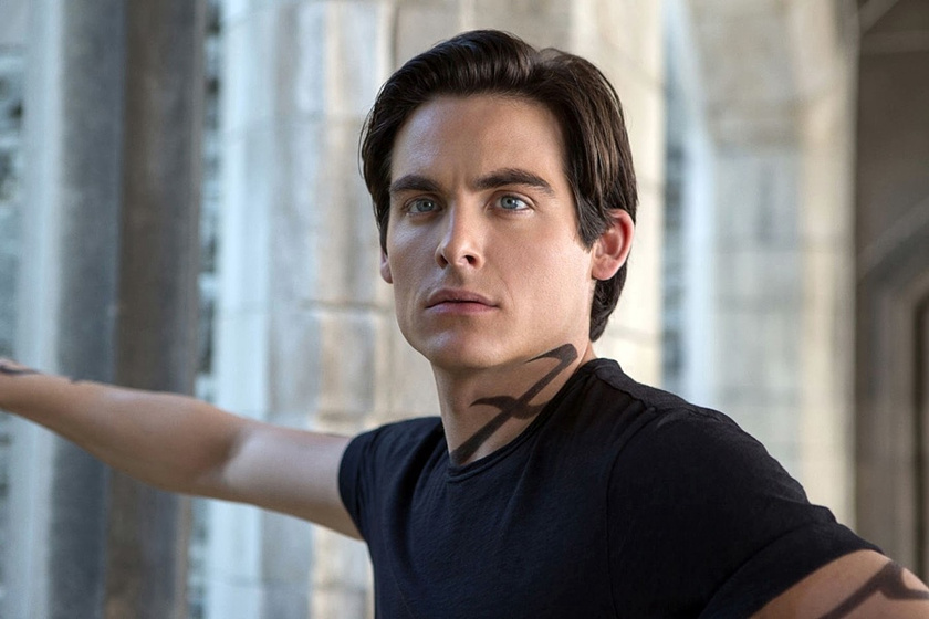 Kevin Zegers en Cazadores de sombras: Ciudad de hueso