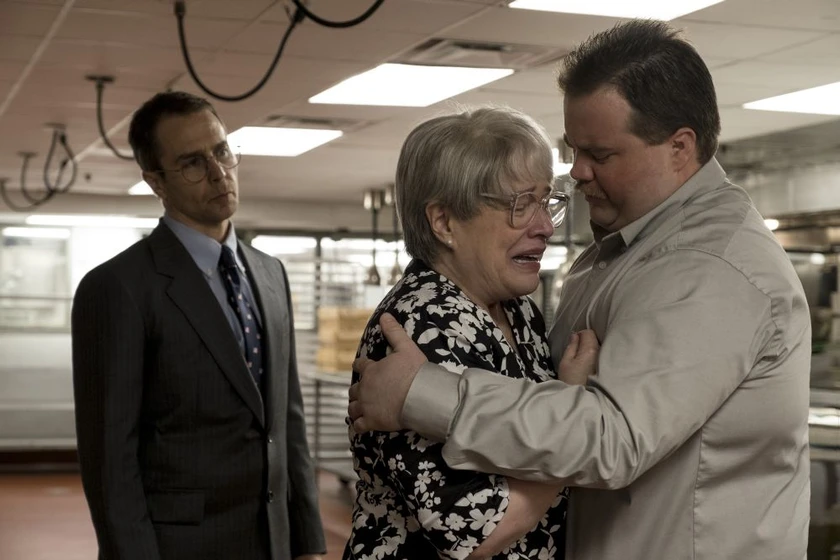 Kathy Bates, Sam Rockwell y Paul Walter Hauser en richard-jewell