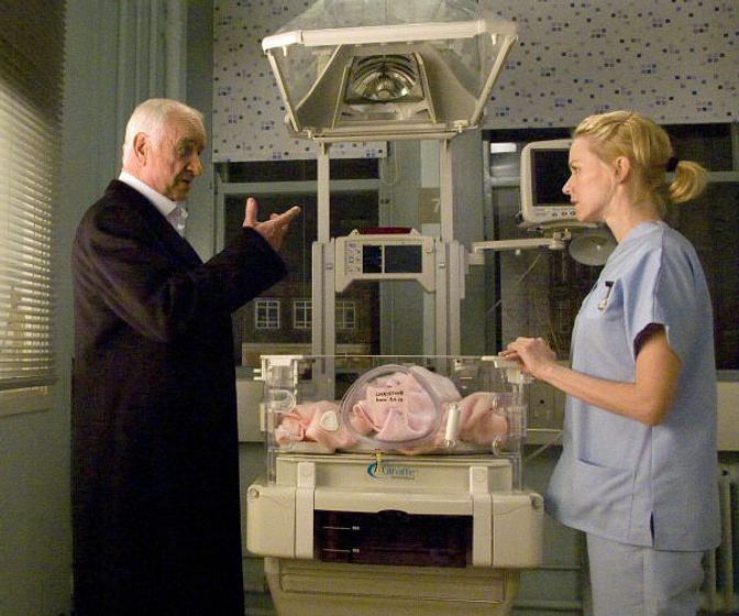 Armin Mueller-Stahl y Naomi Watts en Promesas del Este