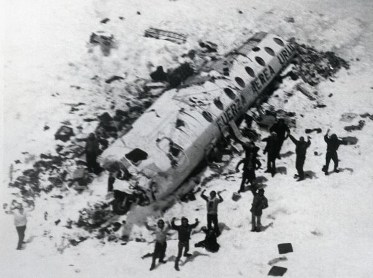 Imagen de Náufragos. Vengo de un avión que cayó en las montañas
