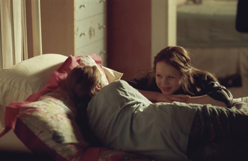 Abigail Breslin y Sofia Vassilieva en la-decision-de-anne