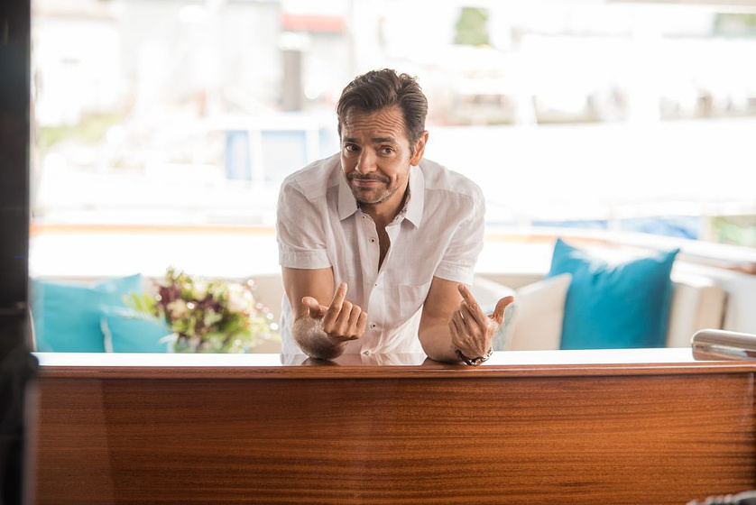 Eugenio Derbez en Un Mar de enredos