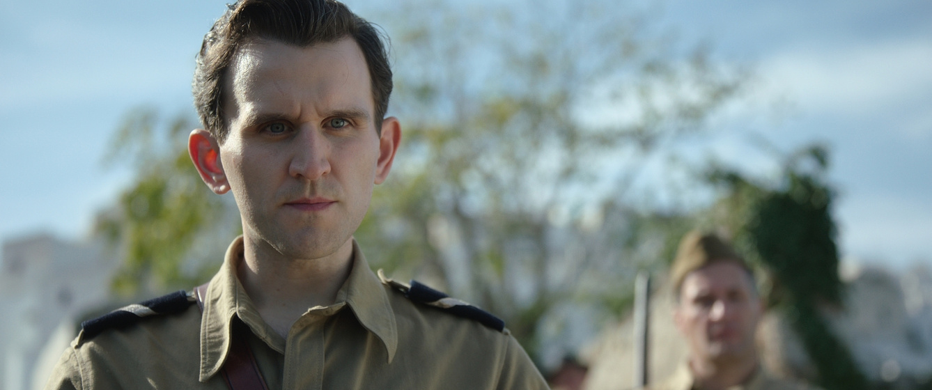 Harry Melling en las-sombras-del-poder