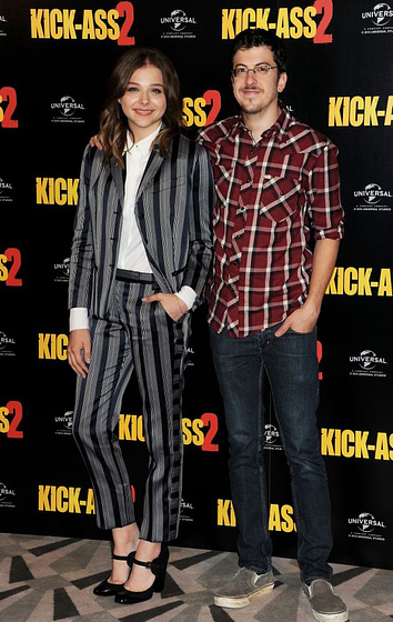 Chloë Grace Moretz y Christopher Mintz-Plasse en Kick-Ass 2, con un par