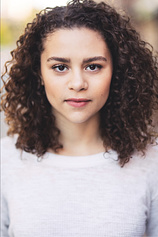 picture of actor Lily Santiago