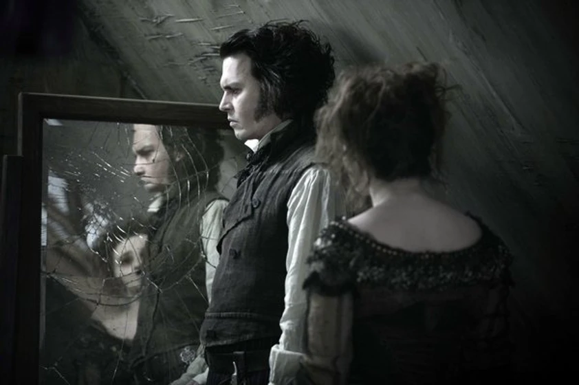 Johnny Depp y Helena Bonham Carter en sweeney-todd-el-barbero-diabolico-de-la-calle-fleet