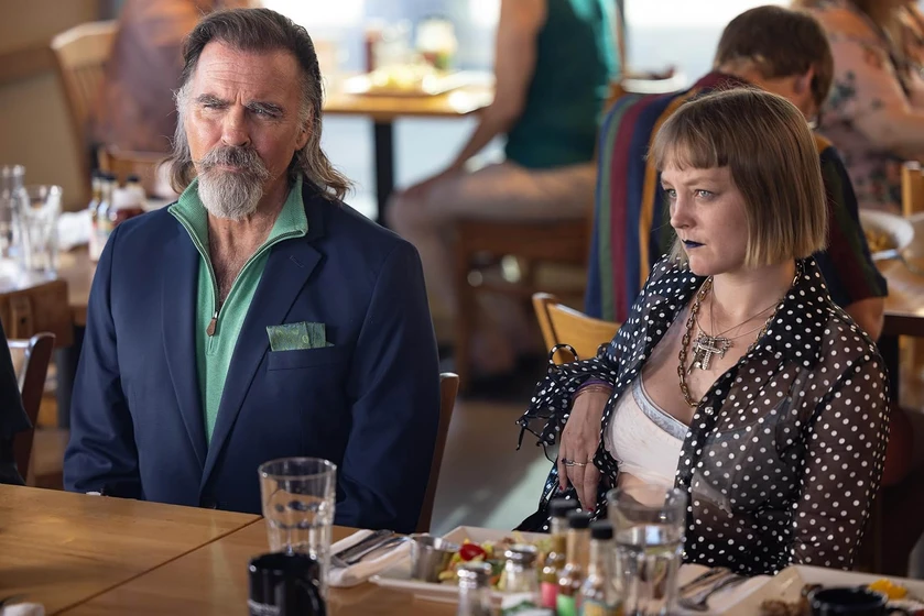 Jeff Fahey y Chelsea Lopez en palido