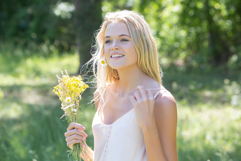 Gabriella Wilde en Más allá del Amor