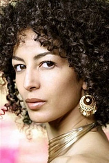 picture of actor Nadia Kibout