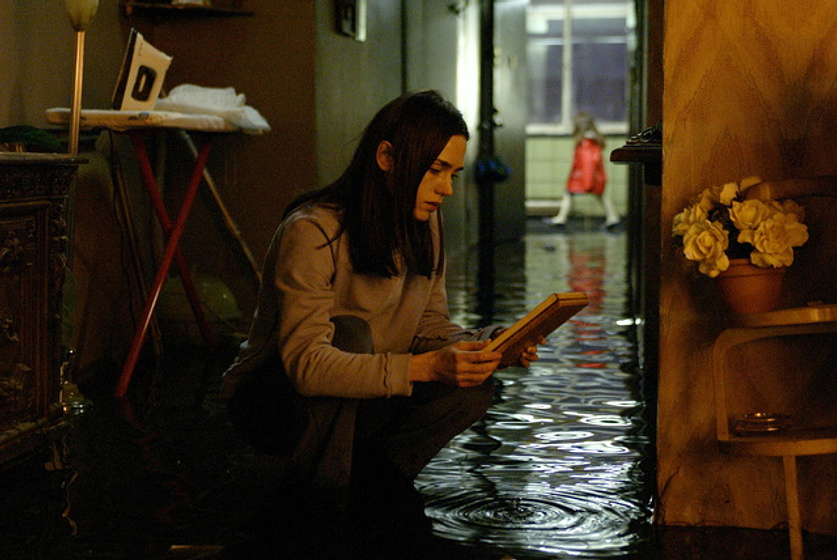 Jennifer Connelly en Dark Water (La Huella)