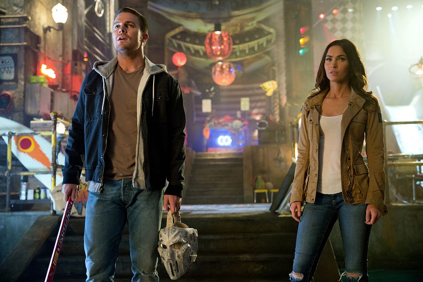 Megan Fox y Stephen Amell en Ninja Turtles. Fuera de las Sombras