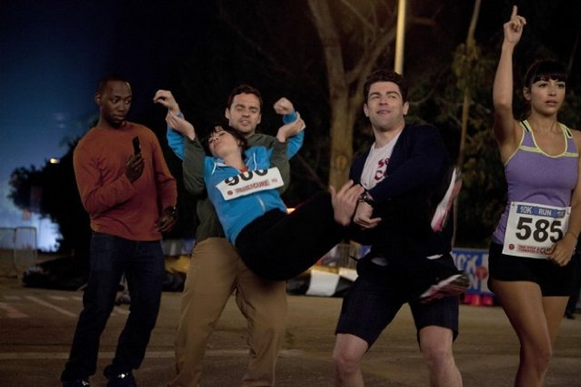 Zooey Deschanel, Max Greenfield, Hannah Simone y Lamorne Morris en New Girl