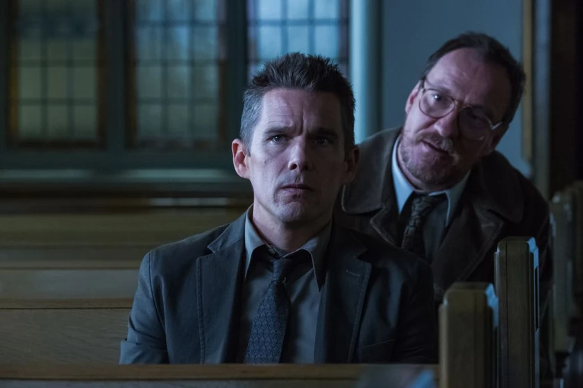 Ethan Hawke y David Thewlis en regresion