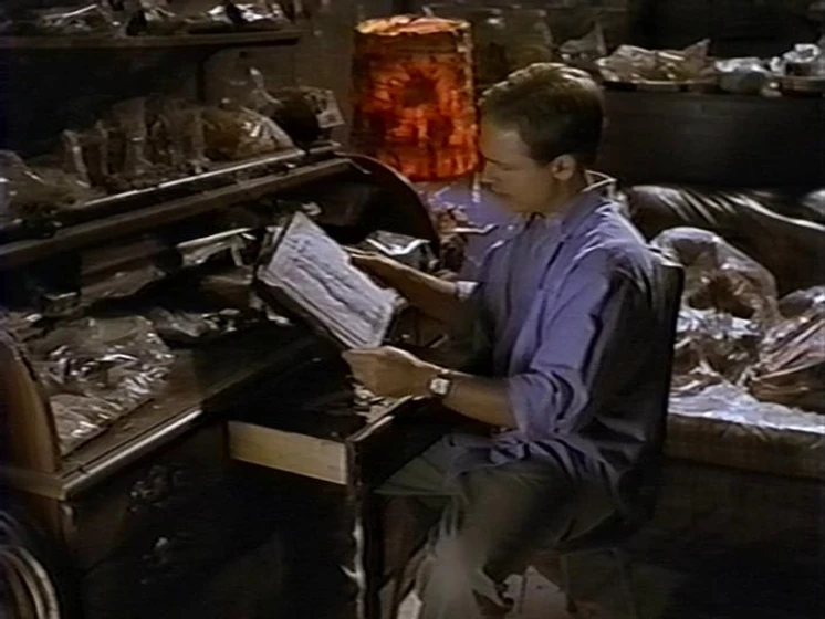 Chad Lowe en apartamento-maldito-apartamento-17