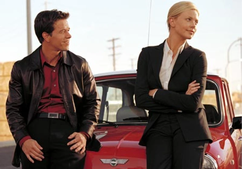 Mark Wahlberg y Charlize Theron en the-italian-job