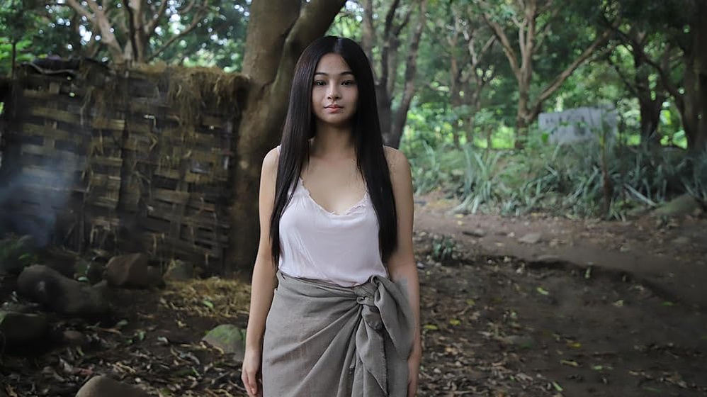 Angeli Khang en Selina's Gold