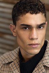 picture of actor Matthew Laureano