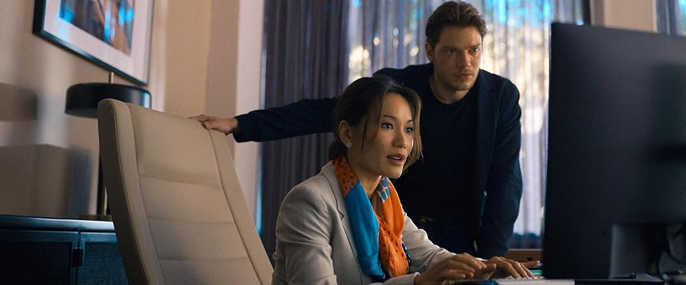 Dominic Sherwood y Jacky Lai en eraser-reborn