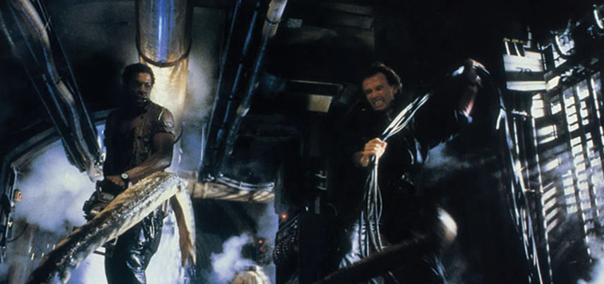 Ernie Hudson y Peter Weller en leviathan-el-demonio-del-abismo