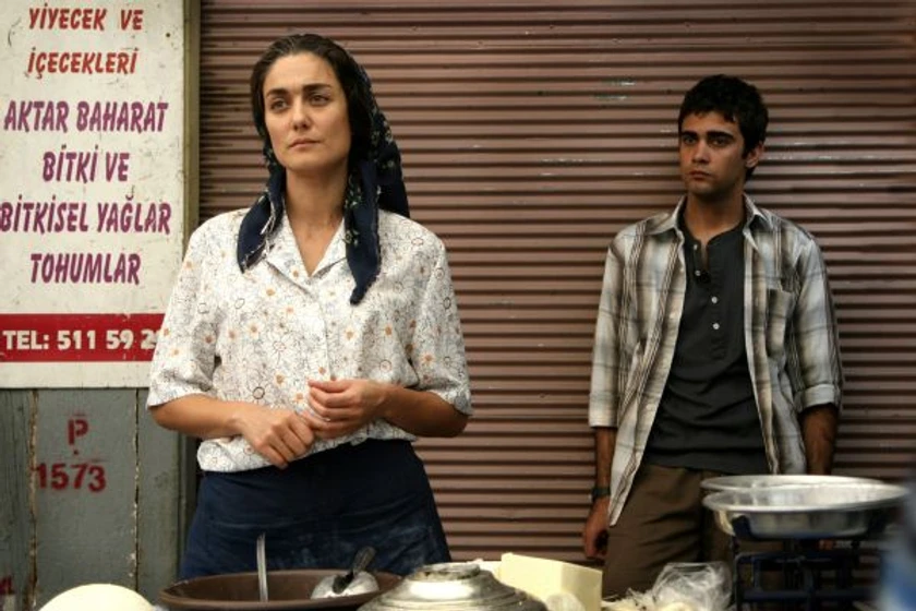 Basak Köklükaya y Melih Selcuk en leche