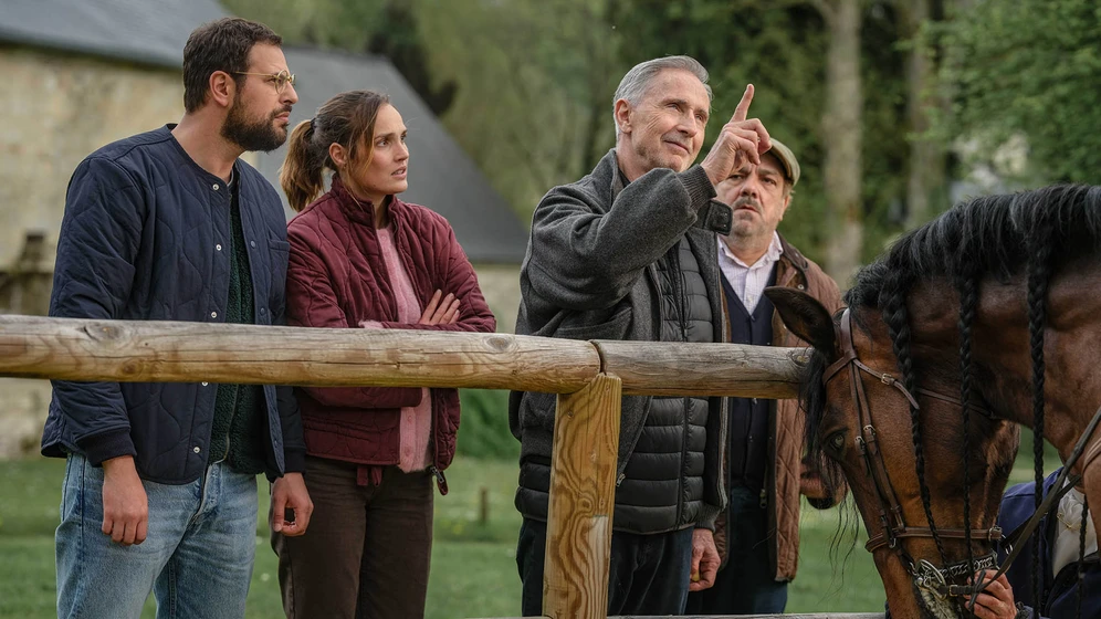 Thierry Lhermitte, Didier Bourdon, Camille Lou y Hakim Jemili en se-abre-la-veda-2