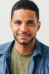 picture of actor Andrew Bushell