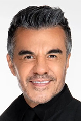 picture of actor Adrián Uribe