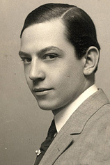 photo of person Carter DeHaven [I]