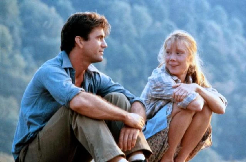 Sissy Spacek y Mel Gibson en cuando-el-rio-crece