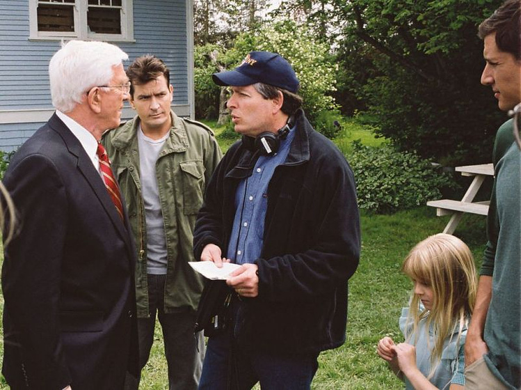 Leslie Nielsen y Charlie Sheen en Scary Movie 3