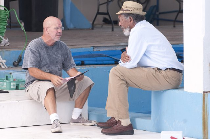Morgan Freeman y Charles Martin Smith en La Gran aventura de Winter el delfín