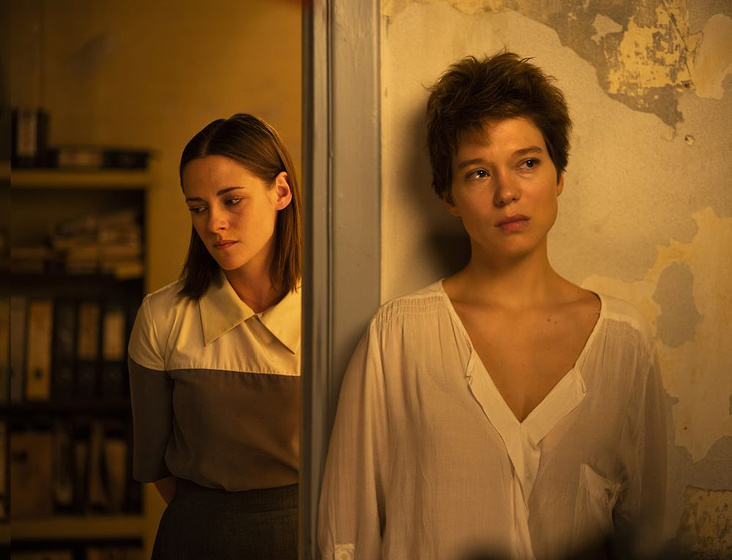 Kristen Stewart y Léa Seydoux en Crímenes del Futuro
