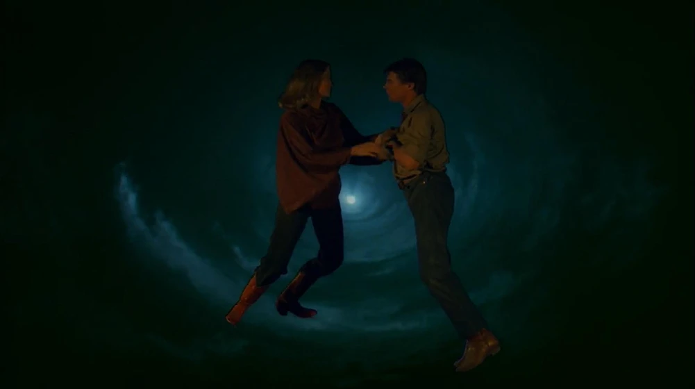 Cybill Shepherd y Jan-Michael Vincent en el-regreso-de-los-extraterrestres