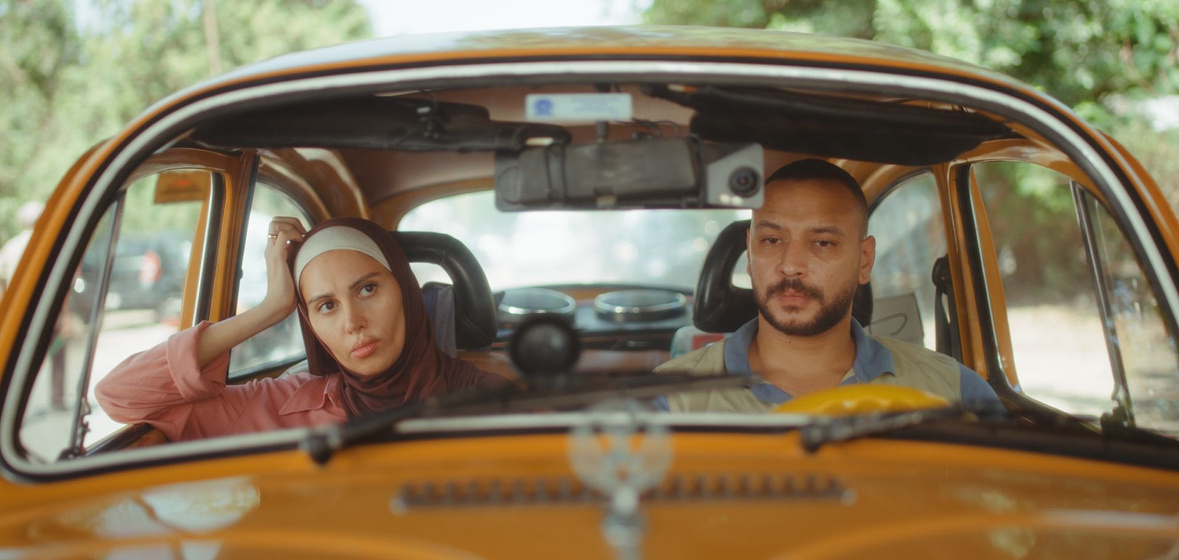 Yasmine Raeis y Ahmed Khalid Saleh en The Inevitable Journey to find a wedding dress