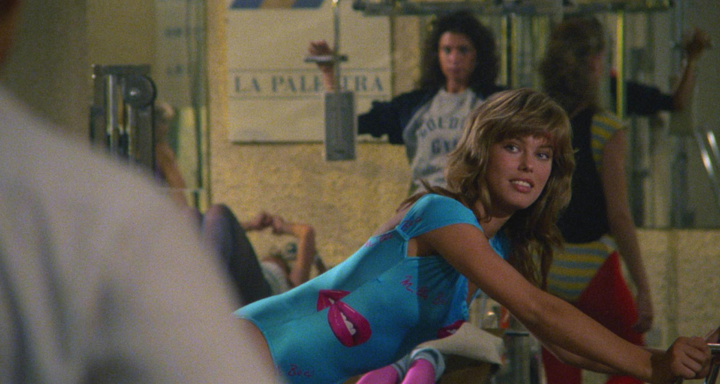 Renée Simonsen en Bajo el Vestido, Nada